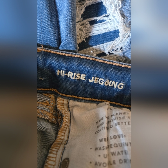 Distressed High Rise Jegging - Picture 6 of 7